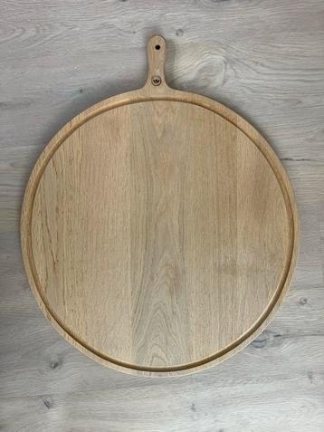 Grote eiken borrelplank (doorsnede ca 60 cm) beschikbaar voor biedingen