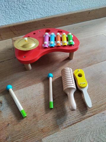 Houten Muziekstation met Instrumenten beschikbaar voor biedingen