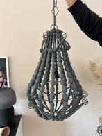 Mooie hanglamp / kroonluchter van grijze kralen, Huis en Inrichting, Lampen | Kroonluchters, Ophalen of Verzenden, Zo goed als nieuw