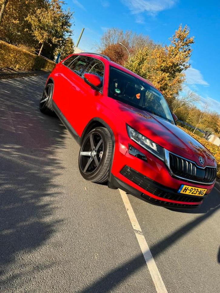 Skoda Kodiaq 1.5 TSI 202pk Dsg-7 2020 Rood, Auto's, Skoda, Particulier, Kodiaq, ABS, Achteruitrijcamera, Adaptieve lichten, Adaptive Cruise Control