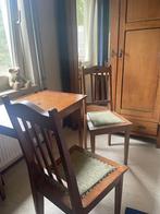 SET Antieke Kledingkast + Bijpassende Tafel + 2 Stoelen , Ophalen