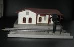 Treinstation NR.341267 in doos, Merk : Hema. Schaal HO., Overige merken, Gelijkstroom, Overige typen, Ophalen of Verzenden