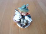 Vintage hummel beeldje Jongetje met hazen, Verzamelen, Ophalen of Verzenden, Gebruikt, Hummel