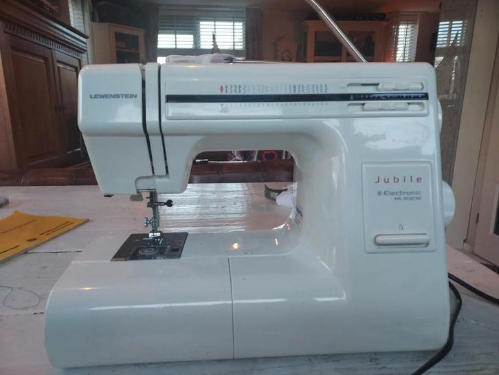 Lewenstein Jubile Electronic ML3023E Naaimachine, Hobby en Vrije tijd, Naaimachines en Toebehoren, Gebruikt, Naaimachine, Lewenstein