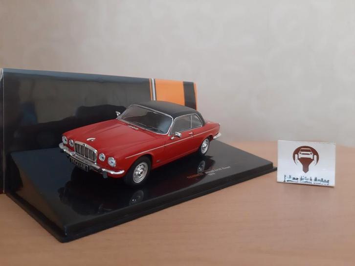 Jaguar XJ12 C 1976 Rood/Zwart dak van IXO 1:43, Hobby en Vrije tijd, Modelauto's | 1:43, Nieuw, Auto, Overige merken, Ophalen of Verzenden
