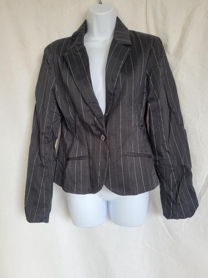 Net zwart damesjasje met krijtstreep mt L merk Jennyfer, Kleding | Dames, Jasjes, Kostuums en Pakken, Zo goed als nieuw, Jasje