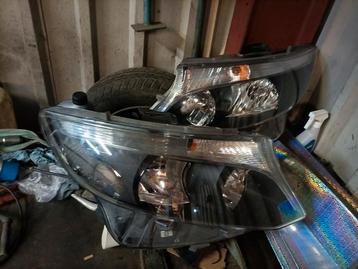 Mercedes Vito 2021 koplampen l en r met schade  beschikbaar voor biedingen