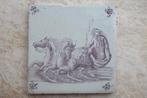 zeer fraaie 17 e eeuwse mangaan  tegel met zeewezens, Ophalen of Verzenden
