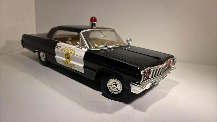 Chevrolet impala police 1964 ERTL 1.18, Hobby en Vrije tijd, Modelauto's | 1:18, Zo goed als nieuw, ERTL, Ophalen of Verzenden