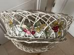 2 decoratieve witte rieten manden, Huis en Inrichting, Woonaccessoires | Schalen en Manden, Ophalen, Zo goed als nieuw, Rond, Riet
