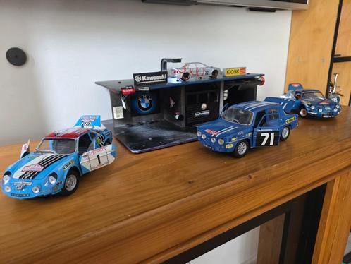 dubbele autogarage met 3 x renault, Hobby en Vrije tijd, Modelauto's | 1:24, Nieuw, Auto, Maisto, Ophalen of Verzenden