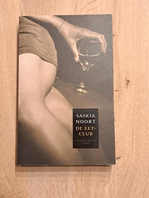 Saskia Noort - De eetclub, Boeken, Thrillers, Zo goed als nieuw, Nederland, Ophalen of Verzenden