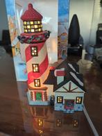 Dickensville Vuurtoren met Huisje - Kerstdecoratie, Diversen, Kerst, Ophalen of Verzenden