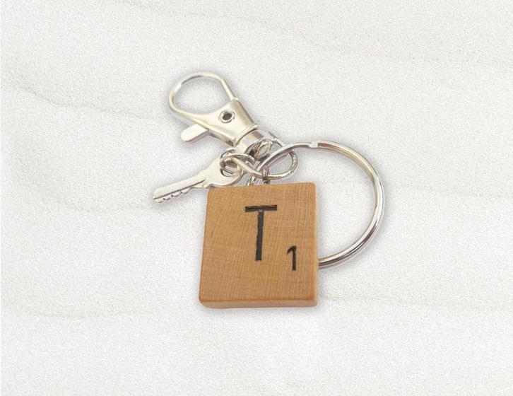 Dome’s Design: Scrabble Bag Charm/sleutelhanger (T – zilver), Verzamelen, Sleutelhangers, Nieuw, Merk, Ophalen of Verzenden