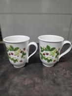 Portmeirion Summer Strawberries mokken 2x, Ophalen of Verzenden, Zo goed als nieuw, Overige stijlen, Kop(pen) en/of Schotel(s)
