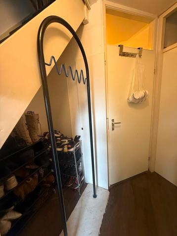 Kledingrek met Marmeren Voet beschikbaar voor biedingen