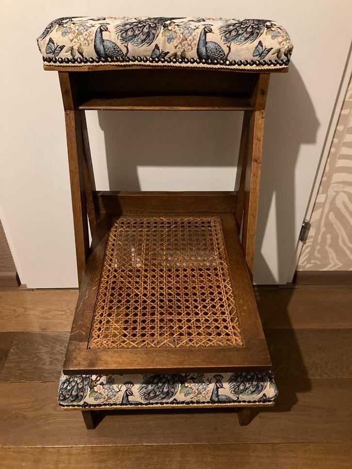 Antieke bidstoel nieuw gestoffeerd in een mooie gobelin, Antiek en Kunst, Antiek | Meubels | Stoelen en Banken, Ophalen
