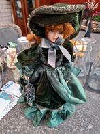 Porseleinen  pop, Ophalen of Verzenden, Gebruikt, Handschoenen, Hoed of Pet