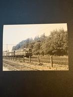 Foto locomotief NS 1306 met Plan E te Boxtel (±1975), Ophalen of Verzenden, Gebruikt, Trein