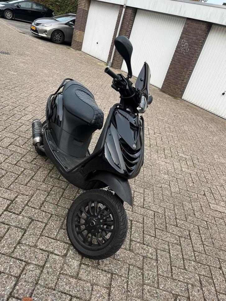 Piaggio zip 4 takt 50cc full option, Fietsen en Brommers, Scooters | Piaggio, Zo goed als nieuw, Zip, Maximaal 45 km/u, Benzine
