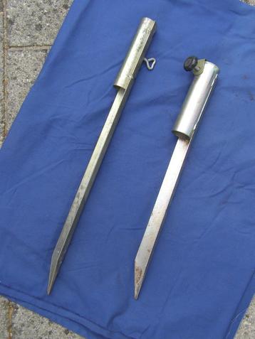 2x Houder / haring voor parasol; staal; lengte 57 en 48 cm beschikbaar voor biedingen