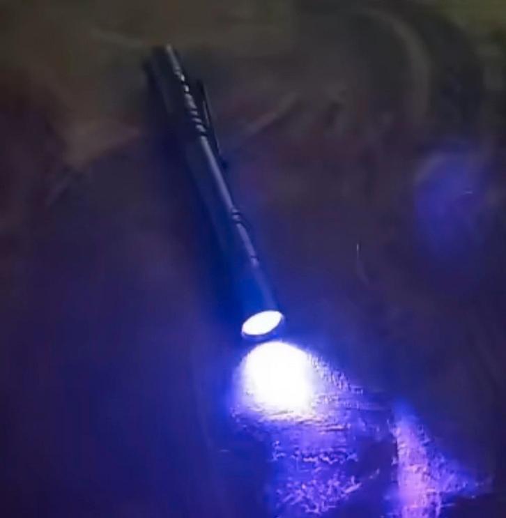 UV lamp Ultra Violet lampje ook te gebruiken voor edelstenen, Verzamelen, Mineralen en Fossielen, Ophalen of Verzenden