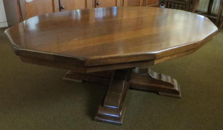 Stevige grote eiken salontafel met bolpoot. 139 bij 89 cm, Huis en Inrichting, Tafels | Salontafels, Gebruikt, 50 tot 75 cm, 50 tot 100 cm