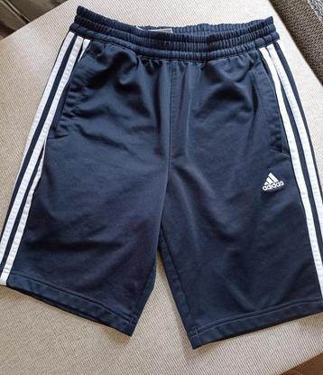Adidas short maat 158 beschikbaar voor biedingen