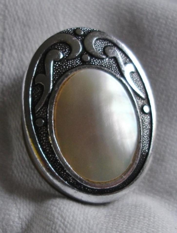 ﻿€12,50 MOOIE OUDE CLIP BROCHE MET PARELMOER - wvq, Sieraden, Tassen en Uiterlijk, Antieke sieraden, Broche, Met edelsteen, Verzenden
