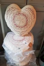 Riverdale set 2 kussens hartvorm 50 cm NIEUW, Ophalen of Verzenden, Nieuw, Hartvormig