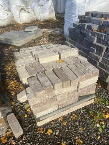 RESTPARTIJ Getrommelde waaltjes +/- 4m2 beschikbaar voor biedingen