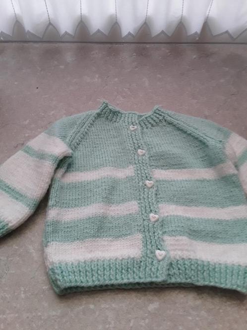 Vestje kleur wit - mintgroen maat 68, Kinderen en Baby's, Babykleding | Maat 68, Zo goed als nieuw, Meisje, Truitje of Vestje