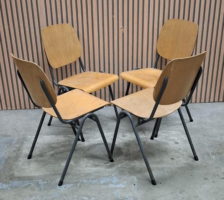 24 x Vintage schoolstoelen houten cafe stoelen horeca bistro, Huis en Inrichting, Stoelen, Zo goed als nieuw, Vijf, Zes of meer stoelen