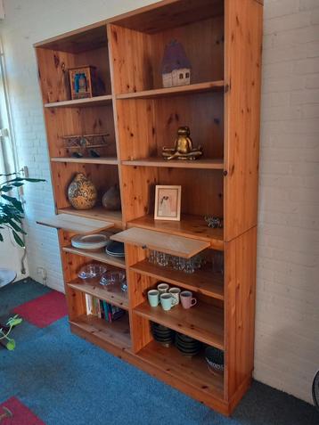 Mooie kast ( drank kast ) beschikbaar voor biedingen