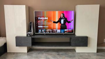 Wit hoogglans tv wand meubel, cinewall met veel opbergruimte beschikbaar voor biedingen