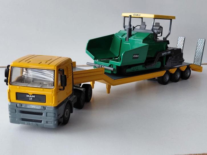 Siku 3519 MAN met dieplader & Vogele asfaltmachine modelauto, Hobby en Vrije tijd, Modelauto's | 1:50, Zo goed als nieuw, Bus of Vrachtwagen