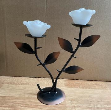 Bloemen kandelaar met bloemkaarsjes beschikbaar voor biedingen