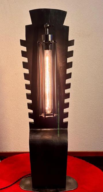 Tafel/Vloerlamp "Totem" beschikbaar voor biedingen