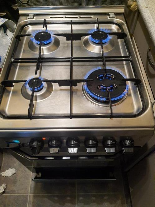 Indesit Gasfornuis met elektrische heteluchtoven Werkt Super, Witgoed en Apparatuur, Fornuizen, Zo goed als nieuw, Vrijstaand