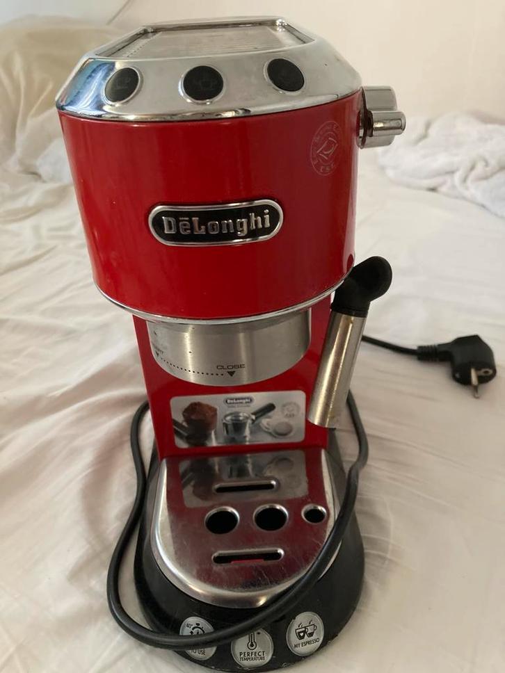 Delonghi koffiezetapparaat rood., Witgoed en Apparatuur, Koffiezetapparaten, Zo goed als nieuw, Koffiemachine, 10 kopjes of meer