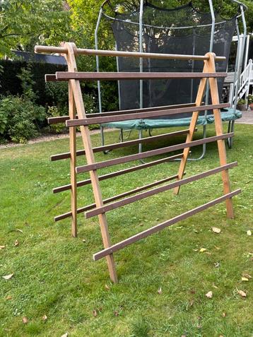 Houten wasrek beschikbaar voor biedingen