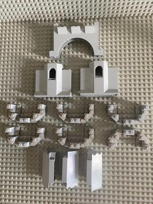 Lego partij panelen kasteeltorens 12 stuks lichtgrijs blauwa, Kinderen en Baby's, Speelgoed | Duplo en Lego, Gebruikt, Lego, Losse stenen