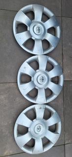 3 x 15inch toyota yaris wieldoppen, Auto diversen, Wieldoppen, Ophalen