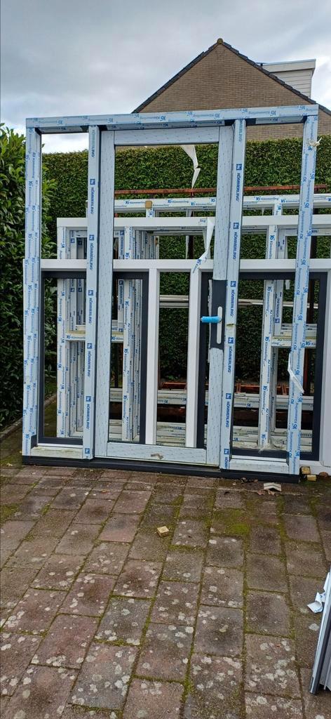 Ķunstof kozijn 198 cm breed x 245 cm hoog, Doe-het-zelf en Verbouw, Kozijnen en Schuifpuien, Zo goed als nieuw, Raamkozijn, Hout