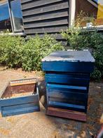 Bijenkast van betonplex + hardhouten bodem., Bijen