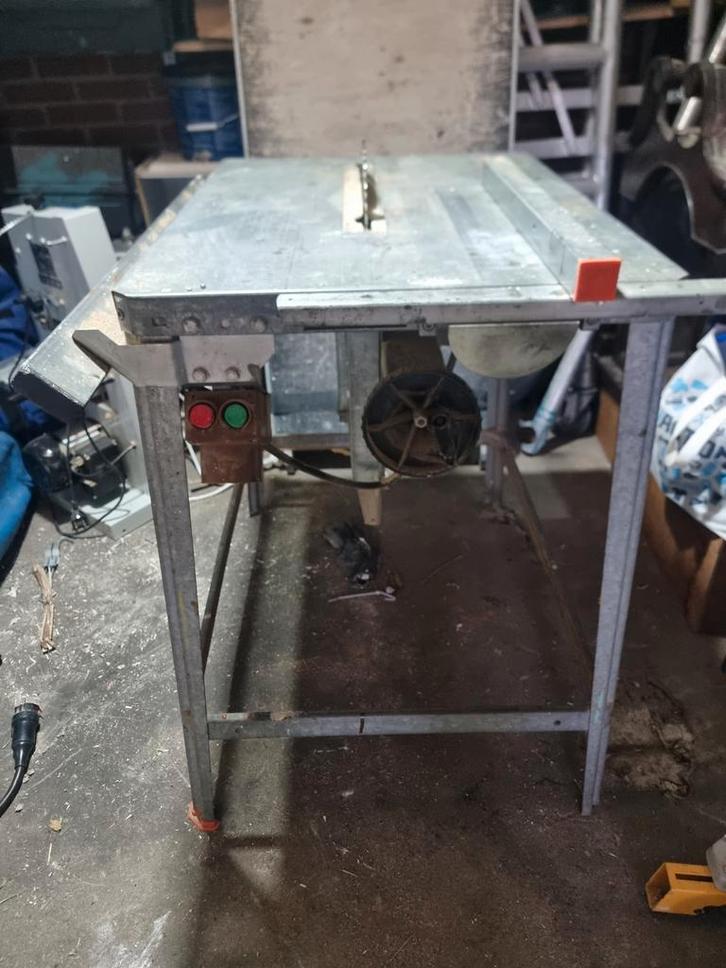 Zaagtafel 220v - Werkplaatsopruiming, Doe-het-zelf en Verbouw, Gereedschap | Zaagmachines, Gebruikt, Cirkelzaag, 600 tot 1200 watt