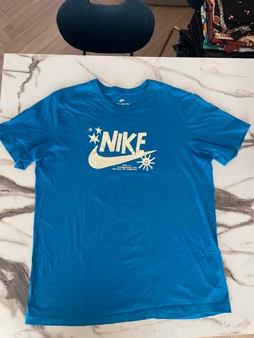The Nike Tee Blue Sun Size L beschikbaar voor biedingen