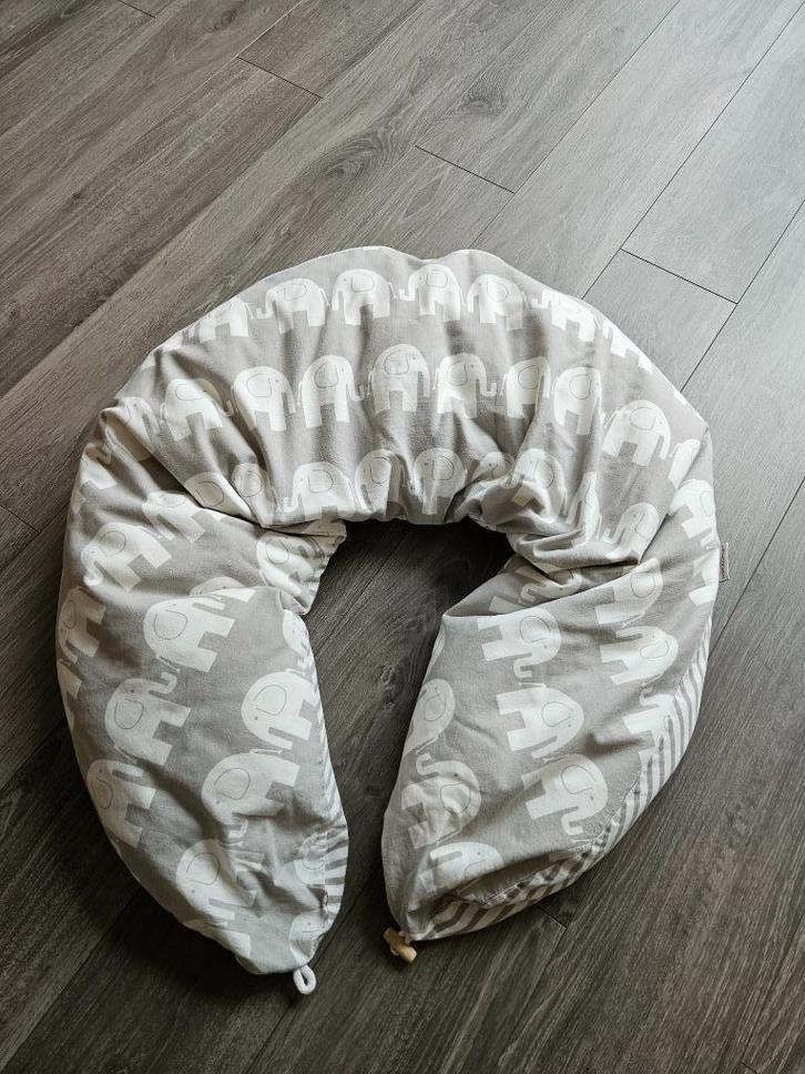 Voedingskussen met 3 hoezen – comfortabel en veelzijdig, Kinderen en Baby's, Babyvoeding en Toebehoren, Zo goed als nieuw, Voedingskussen