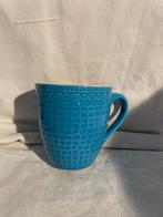 Blauw met relief mok van siaki, Huis en Inrichting, Keuken | Servies, Nieuw, Ophalen of Verzenden, Effen, Kop(pen) en/of Schotel(s)