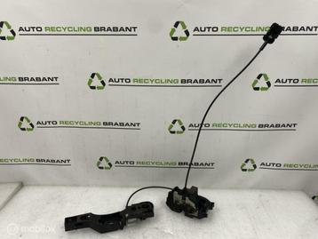Portierslot Links Achter Renault Clio 3 ORIG 8200300128 beschikbaar voor biedingen